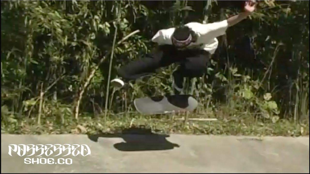 TOUGH, FLEXIBLE & GRIPPY! HERE'S THE SLAPPY.<br /><br />SKATER：SEIMI MIYAHARA<br /><br />「SLAPPY」はキャンバス製アッパーとヴァルカナイズドソール構造により、爪先や足裏でデッキの感覚をよりダイレクトに感じられるスケートシューズです。<br /><br />オーリーで擦れやすい側面部分は、キャンバスとスエードの二層構造。一層目のキャンバスが削れた後にスエードが現れることで、穴が開きにくく、靴の寿命が長いと好評です。ローカットの中でも履き口を深めに設計しており、足首の可動域を広く確保。高密度ウレタンインソールが優れた衝撃吸収性を発揮します。<br /><br />タフで、しなやか、そして食いつく。耐久性とフィーリング、どちらも妥協しないスケートシューズです。<br /><br />ヴァルカナイズドソールに抵抗がある方や未経験の方にも、ぜひ一度試してほしい一足です。<br /><br />"SLAPPY" <br />SIZE : 24cm~29cm<br />COLOR : BLACK<br />MATERIAL : CANVAS×SUEDE<br />PRICE : ¥12100-税込<br /><br />商品に関するお問い合わせは下記リンクのWEBSITEより取り扱い店舗をご確認の上お願いします。<br /><br />https://www.possessedshoe.com/store-list<br /><br />全サイズメーカー在庫対応致します。店頭にてお問い合わせ下さい。<br />商品取り扱いのお問い合わせはDMまたはWEBSITEよりお願いします。<br /><br /><br />#skateshoes #sneakers #slappy #lowtop #japanesebrand #skateboard #skateboarding #possessedshoes