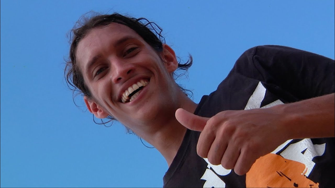 Este vídeo é dedicado ao meu amigo Marcos Di Giaimo, quem me disse que “Saudade” é uma palavra que só existe na língua Portuguesa e que “Veredas” seria um bom nome de vídeo. Obrigado Marcos, descanse em paz!<br /><br />Agradeço a tod@s skatistas que fizeram parte desse projeto e que acreditam no meu trabalho. Saudade!<br /><br />(em ordem de aparição)<br />Tauan Torres<br />Allan Carvalho<br />Eze Martinez<br />Davi Theobaldo<br />Thiago Neves<br />Valentin Guerra<br />Henrique Crobelatti<br />Kayná Abel<br />Arthur Ribeiro<br />Matheus Mendes<br />Biano Bianchin<br />Leonardo Fávaro<br />Roman Pabich<br />Felipe Oliveira<br />Johnny Gasparotto<br />Victor Süssekind<br />Luis Moschioni<br />Vitória Bortolo<br />Mathias Torres<br />Murilo Romão<br /><br />Trilha Sonora por<br />Milton Nascimento<br />Para Lennon E McCartney<br />Milton - 1970<br /><br />Ratos de Porão<br />Retrocesso<br />Brasil - 1989<br /><br />Tim Maia<br />Do Your Thing, Behave Yourself<br />Tim Maia - 1973<br /><br />Imagens Adicionais<br />Felipe Oliveira<br />Allan Carvalho