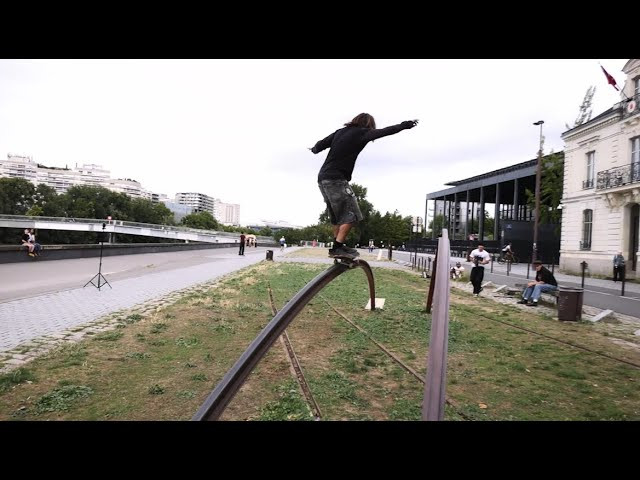 A https://www.instagram.com/7krunch part by Malick Kamité https://www.instagram.com/maliccccck <br /><br />Text animation by Félix Roméo. Grading by Quentin Larrede.<br /><br />https://quartersnacks.com/