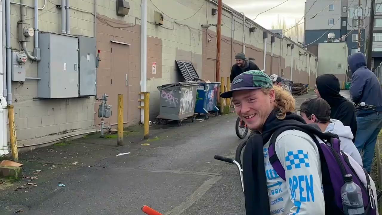 Hoder, Kareem and pals. When the sun shines in Seattle, the ￼sons of the Shield come out to play. Some casual clips with a classic Kareem cherry on top!<br /><br />Film/edit: Jacob Ruff