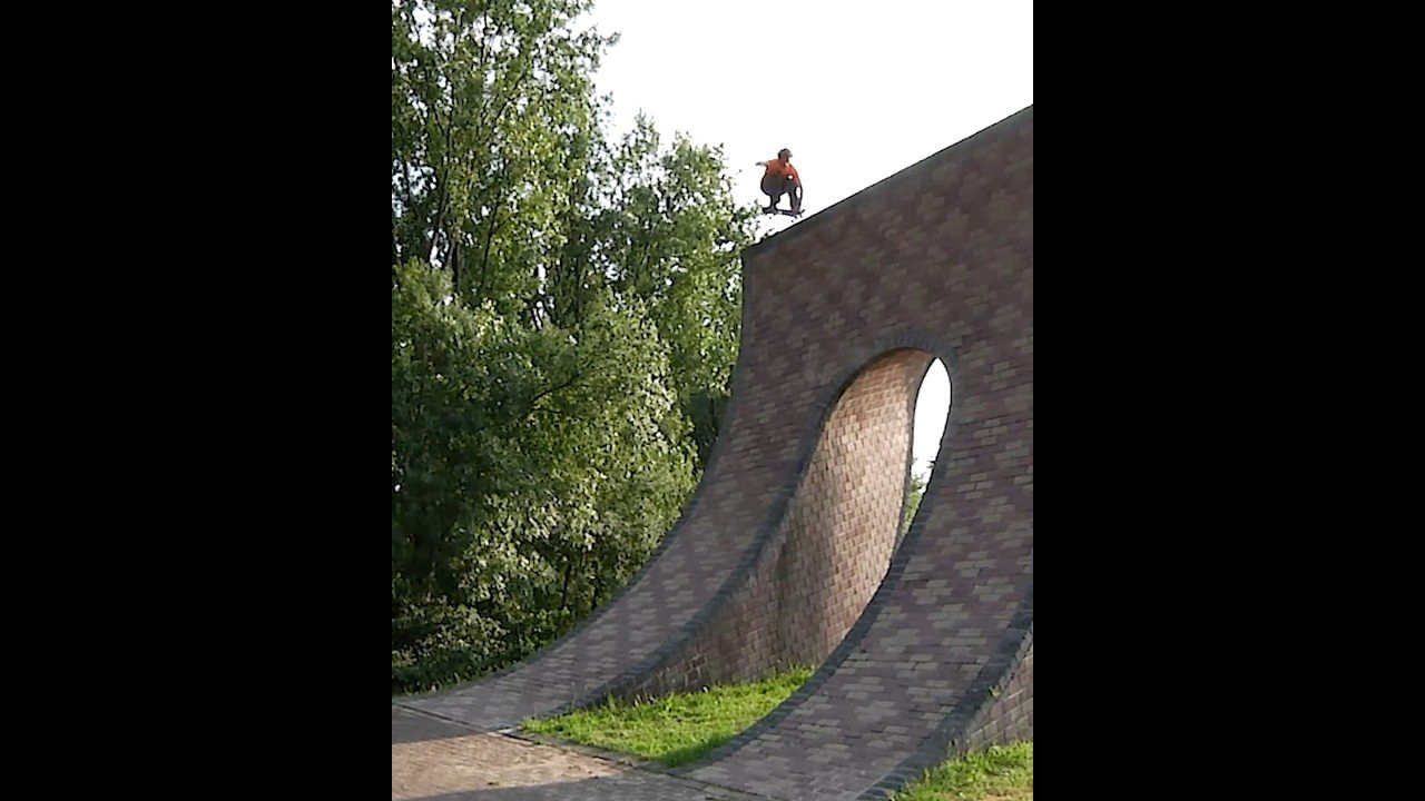 🧱 Daan Van Der Linden takes the drop and hits the bricks