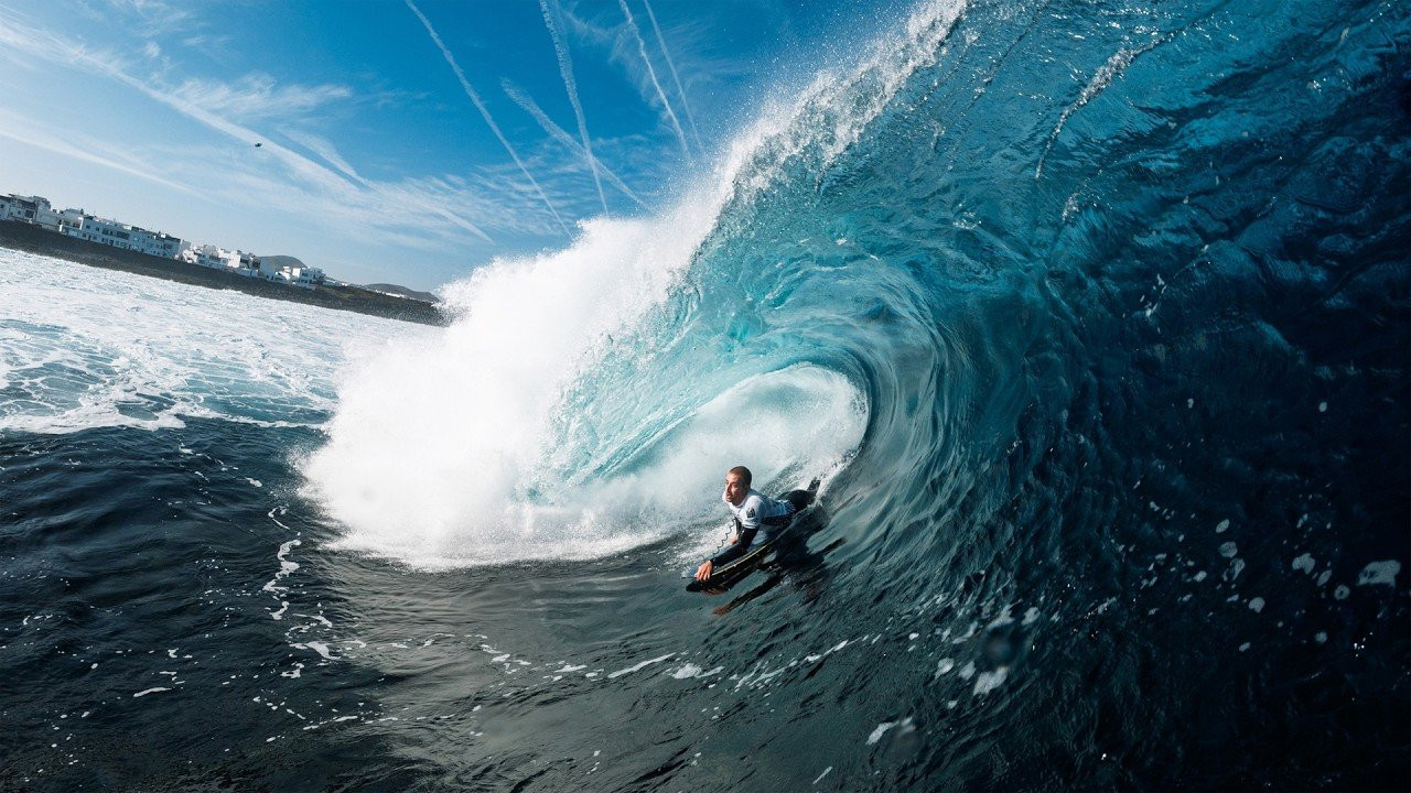 The Lanzarote Quemao Class has crowned its 9th bodyboarding champion, Tenerife bodyboarder David Pérez.<br /><br />Over two days in which ocean conditions exceeded all expectations, competitors pushed every heat to the limit to make the most of a demanding wave that once again proved why it's a global draw.<br /><br />In bodyboarding, the final featured France's Pierre Louis Costes, Basque rider Alex Uranga, Fuerteventura's Ruyman Rey, and Tenerife's David Pérez. It was a high-level heat in which the Tenerife native emerged victorious.<br /><br />David Pérez had been one of the standout competitors from the very start of the championship. Round after round, he raised his level, establishing himself as the surfer to beat heading into the final.<br /><br />"This year I felt a really strong connection with the championship - a different kind of motivation," he said after being crowned champion.<br /><br />"I've competed in three editions, and the previous ones didn't go as well for me, so maybe I had a bit of unfinished business. The atmosphere here in La Santa, the people on the beach, the quality of the wave - it all adds up. When you make it into a final, you know you have to take risks and give your best performance, and this time it worked out."<br /><br />The awards ceremony brought the 9th edition to a close with a festive atmosphere in La Santa, where local artist NASE performed live.<br /><br />The musician, who wrote the song featured in the event's official teasers, took the stage with a piece that has already become part of the Lanzarote Quemao Class's sonic identity, reinforcing the bond between sport, culture, and place.