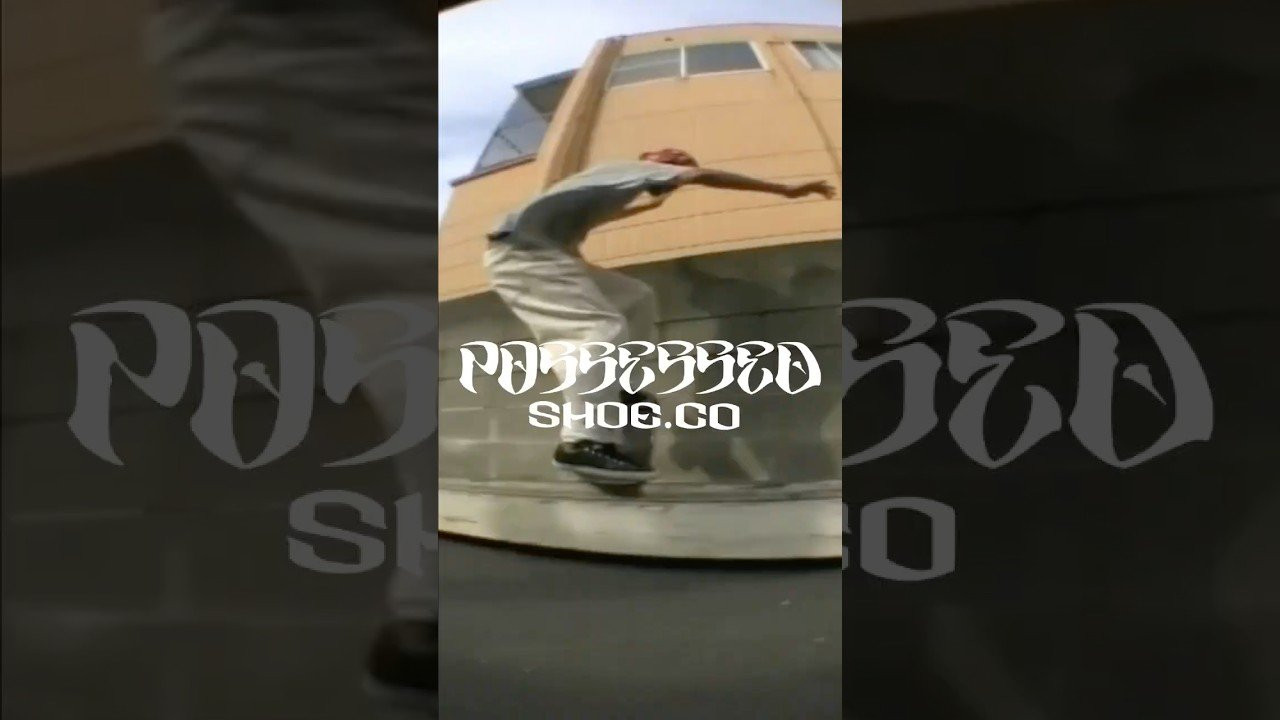 「音声オンで解説」<br /><br />SLAPPYは、キャンバスアッパーとヴァルカナイズドソールを採用。デッキの感覚を足裏までダイレクトに伝えます。<br /><br />擦れやすい側面は、キャンバスとスエードの二層構造。削れても穴が開きにくく、耐久性を高めます。<br /><br />履き口を深めに設計したローカットが足首の可動域を確保し、高密度ウレタンインソールが衝撃を吸収します。<br /><br />タフで、しなやかに食いつく。耐久性とフィーリングを両立した一足です。<br /><br />SKATER： SEIMI MIYAHARA<br /><br /><br />"SLAPPY" <br />SIZE : 24cm~29cm<br />COLOR : BLACK<br />MATERIAL : CANVAS×SUEDE<br />PRICE : ¥12100-税込<br /><br />商品に関するお問い合わせは下記リンクのWEBSITEより取り扱い店舗をご確認の上お願いします。<br /><br />https://www.possessedshoe.com/store-list<br /><br />全サイズメーカー在庫対応致します。店頭にてお問い合わせ下さい。<br /><br />商品取り扱いのお問い合わせはWEBSITEよりお願いします。<br /><br />#skateshoes #sneakers #possessedshoes #lowtops #japanesebrand #skateboarding