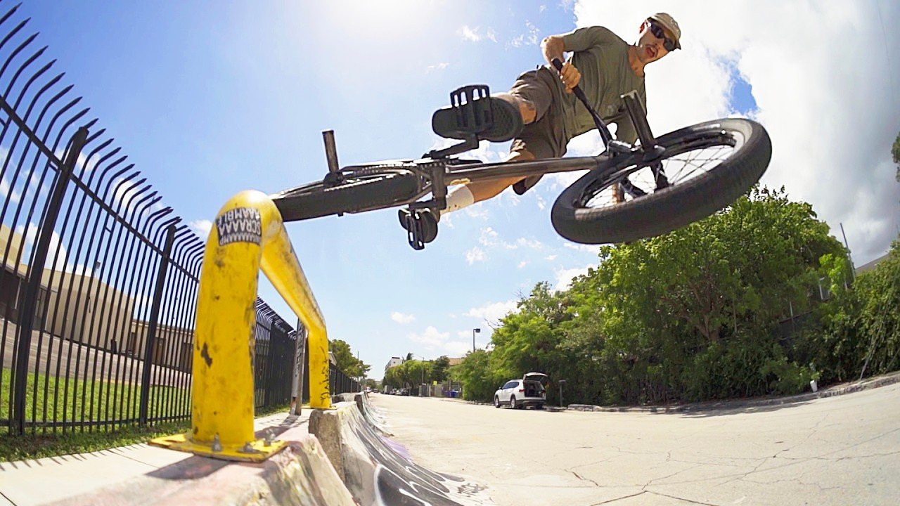NEW DIG APPAREL https://shop.digbmx.com/collections/APPAREL-AND-MORE<br />-----<br /><br />Santi Melian tears through spots in Miami, Florida in his latest piece, 'Express'. Style for miles.<br /><br />Filmed by Pedro Donnet<br /><br />-----<br />Visit our website for more BMX videos - http://digbmx.com <br /><br />SUPPORT PROJECT X https://shop.digbmx.com/collections/project-x <br />SUBSCRIBE to the DIG channel for more videos - http://bit.ly/DigBMX<br /><br /> ● Facebook - https://facebook.com/digbmx <br /> ● Instagram - https://instagram.com/digbmx <br /><br />#BMX #DIGBMX