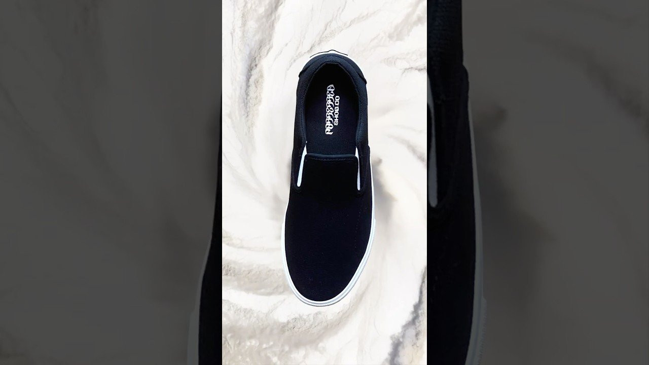 「音声オンで解説」<br /><br />ISLAND UPSETTERS SKATE GANGは14ozヘビーキャンバスを採用、コストパフォーマンスに優れたスケートシューズです。<br /><br />側面はキャンバス×ヌバックの二層構造で、オーリーで穴が開きにくい設計。<br /><br />伸びにくく型崩れしにくいキャンバスに、耐久性の高いヌバック。補修しながらレザーと同等の寿命で履き続けることも可能です。 <br /><br />通気性にも優れ、暑い季節も快適です。<br /><br />【ISLAND UPSETTERS "SKATE GANG"】<br />SIZE：24~29cm(6~11inch)<br />MATERIAL：CANVAS × NUBUCK<br />PRICE：¥9900-(TAX IN) <br /><br />商品に関するお問い合わせは下記リンクのWEBSITEより取り扱い店舗をご確認の上お願いします。<br /><br />https://www.possessedshoe.com/store-list<br /><br />全サイズメーカー在庫対応致します。店頭にてお問い合わせ下さい。<br /><br />商品取り扱いのお問い合わせはWEBSITEよりお願いします。<br /><br />#skateshoes #sneakers #possessedshoes #slipon #japanesebrand #skateboarding