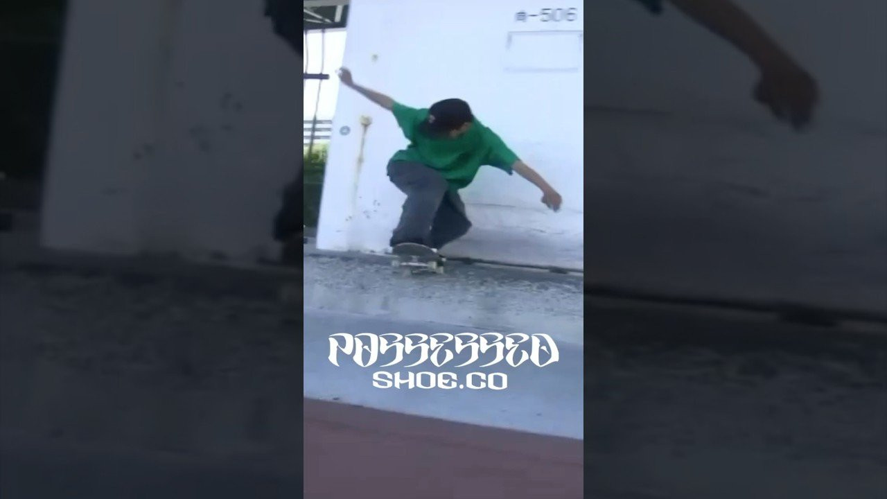 「音声オンで解説」<br /><br />POSSESSED SHOEのオリジナルソールは、グリップ力を追求した麻柄パターンと、強度の高いハニカム構造を採用しています。<br /><br />アウトソールのゴムの硬度は、グリップと耐久性のバランスを考えて設計。長時間の使用でも減りにくく、安定したグリップ力が持続します。<br /><br />さらに、ソール外周のフォキシングテープは、ボードコントロール向上のために厚みと硬度を調整。つま先やかかとでの細かな操作がしやすく、安定したコントロール性能を発揮します。<br /><br />【Tuff i】<br />SIZE：24~29cm (6~11inches)<br />MATERIAL：SUEDE × NUBUCK<br />PRICE：¥13200-(TAX IN)<br /><br />SKATER：KOMA<br /><br />商品に関するお問い合わせは下記リンクのWEBSITEより取り扱い店舗をご確認の上お願いします。<br /><br />https://www.possessedshoe.com/store-list<br /><br />全サイズメーカー在庫対応致します。店頭にてお問い合わせ下さい。<br /><br />商品取り扱いのお問い合わせはWEBSITEよりお願いします。<br /><br />#skateshoes #sneakers #possessedshoes #slipon #japanesebrand #skateboarding