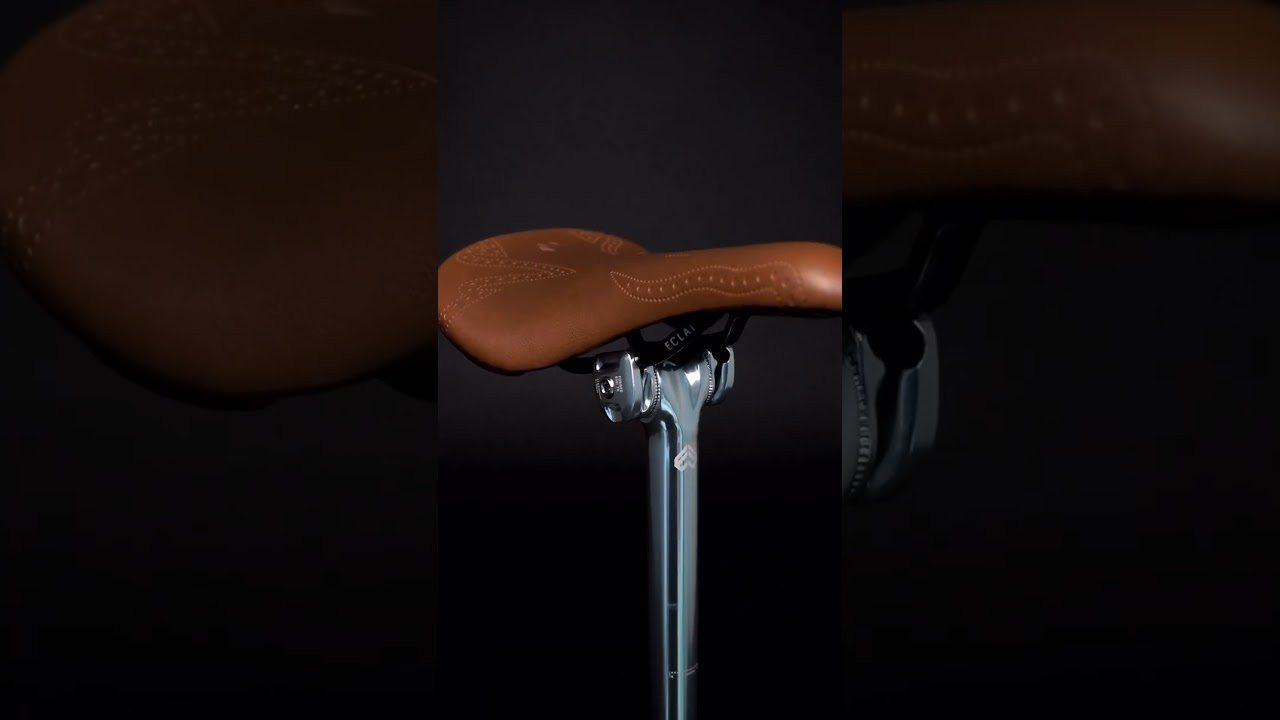 #EXILE SEAT 🤎<br /><br />Tyson Jones-Peni signature seat. Classic trail inspired shape with modern strength underneath.<br /><br />• Ergonomic contoured foam shape<br />• Exclusive éclat pivotal base<br />• Reinforced nose section<br />• Strong injected pivotal construction<br />• Railed and Pivotal options<br /><br />HIT @KINGDOM.STR 🥊