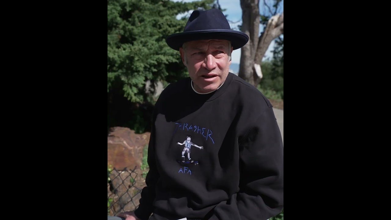 Mark Gonzales digs into his September 2003 Thrasher cover. So long ago that even he forgot it was actually a Backside 50-50 that ended up in “Krooked Kronichles”.<br /><br /> 📚 Thrasher Magazine<br />🛹 #MarkGonzales<br />📸 Morf media<br />🎞 Trosten Frank