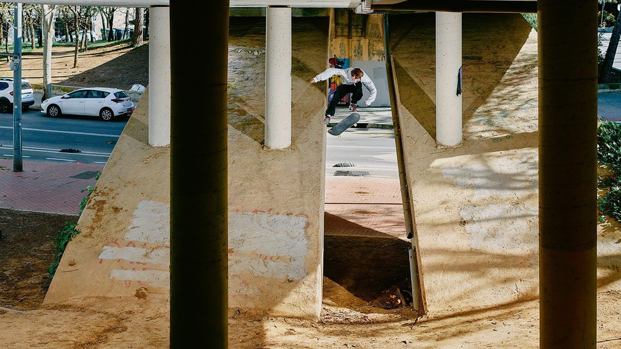 Edited by Icy-T<br /><br />Filmed by Icy-T (aka Jędrek Maczugowski) and Nau Gallardo <br /><br />Additional filming: Emil Wolan, Chris Emery, Dmitry Brylev, Didac Balda, Miguel Bahamon, Alan Ladigan, Milan Stolper <br /><br />Guest tricks: Michał "Dida" Zarzycki, Franek Kramarczyk, Aleks Furmanek