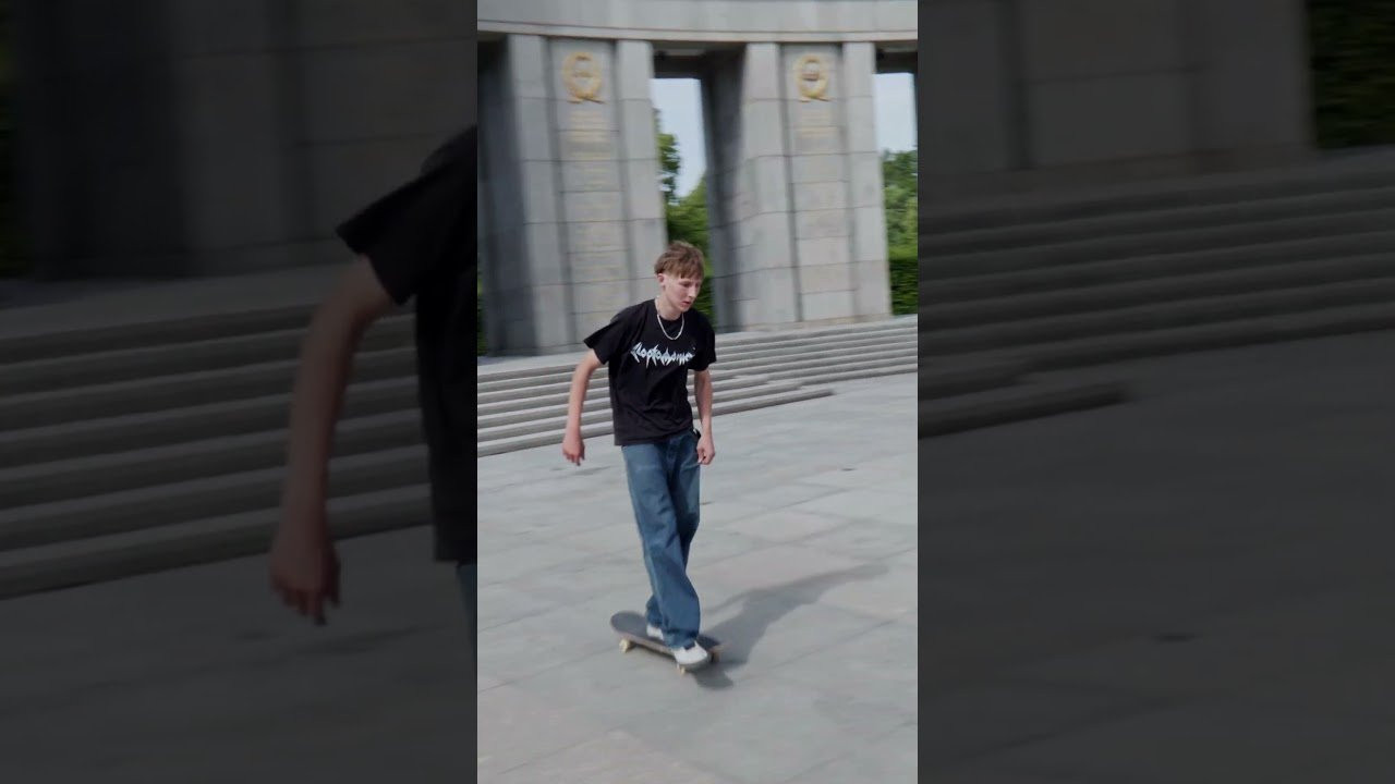 Lines and injuries at the Russian War Memorial Berlin. <br /><br />@lambor_gino <br />@nugler_SB <br />@dannybrown_030
