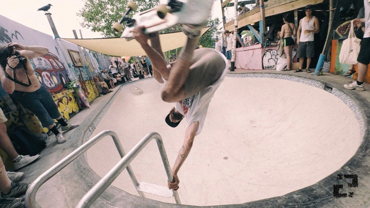 Edited by Gelbo Berlin (@gelbo_berlin)<br />Music by zuendung band (@zuendung_band)<br /><br />Full article with photos, words and another video at: https://www.confuzine.com/2026/07/15/greifi-pool-bash-26-berlin-germany/