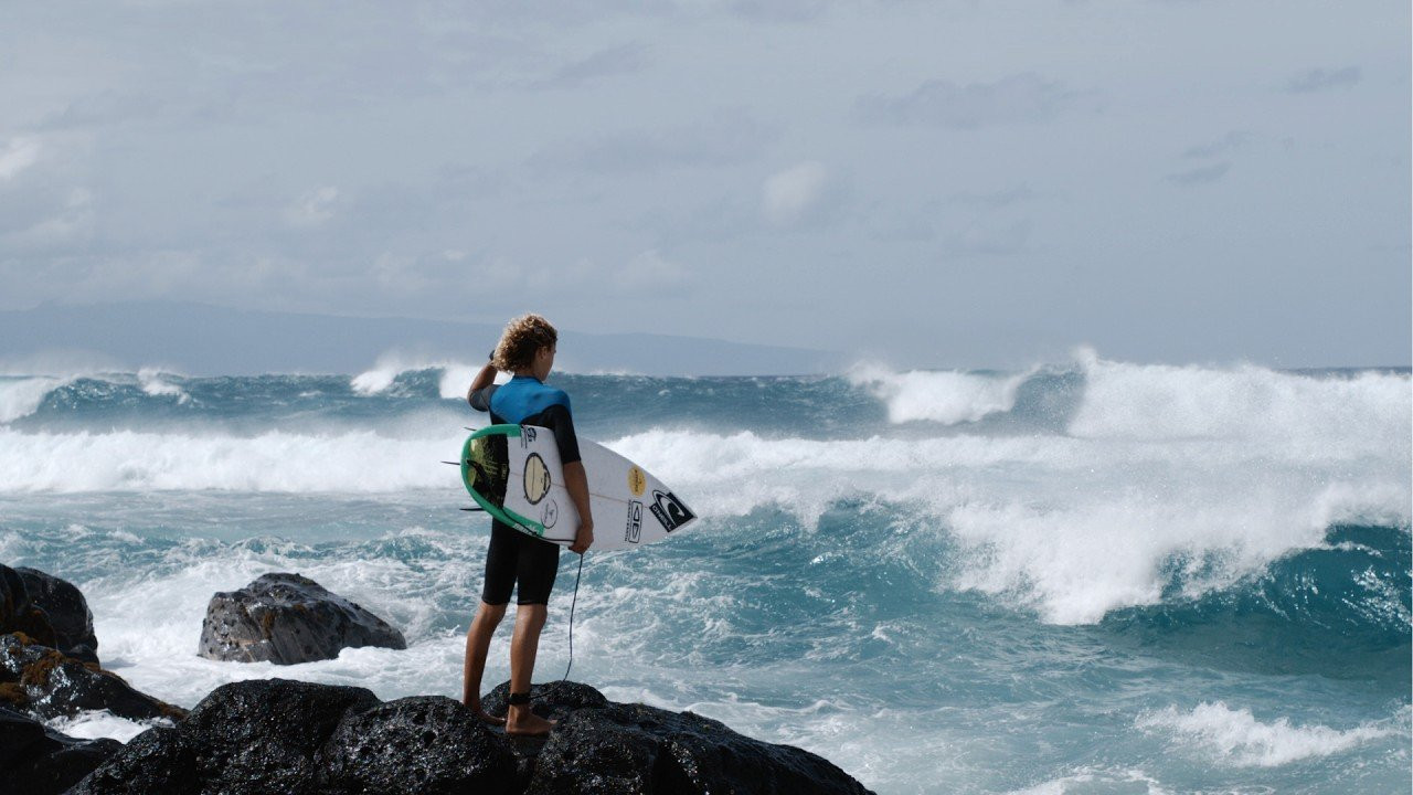 For O'Neill team rider Kamiel Deraeve, Hawaii had always been a dream.<br /><br />A place where surfing, wind, and ocean culture come together unlike anywhere else on earth. In Crossing Lines, Kamiel embarks on his first-ever trip to the islands, chasing swell, wind, and new experiences alongside Maui's Jesse Richman.<br /><br />Known worldwide as one of the most accomplished kitesurfers of his generation, Jesse is equally passionate about surfing—making him the perfect companion for a journey that blurs the lines between disciplines.