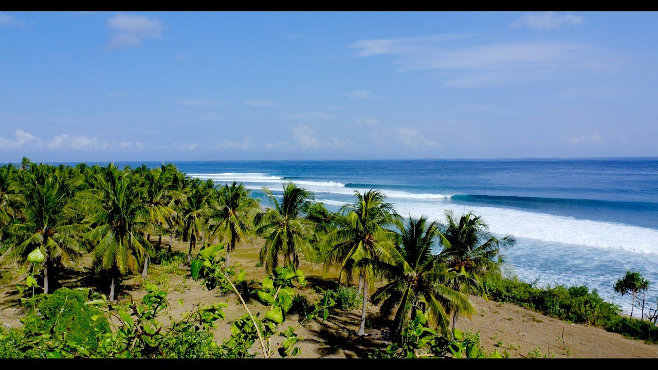 The 2026 edition of Capítulo Perfeito is heading to Desert Point, Lombok, Indonesia.<br /><br />Eight tube-riding experts go on stand-by for a waiting period running 1-15 September.<br /><br />The essentials:<br /><br />Where: Desert Point, Lombok;<br /><br />When: Waiting period 1-15 September, with the call given 72 hours in advance;<br /><br />Format: one day, eight surfers, tube-only. Quarterfinals x4, semifinals x2, one final, plus a special heat between the semis and the final with guests to be announced;<br /><br />At stake: €10,000 prize money by Cascais and a direct wildcard into the 2027 Capítulo Perfeito at Carcavelos;<br /><br />Line-up: the four finalists from the 2025 Carcavelos edition - Balaram Stack, Noah Beschen, Cam Richards and Pedro Calado - plus local wildcards Sulaiman and Usman Trioko, and two global wildcards still to be announced;