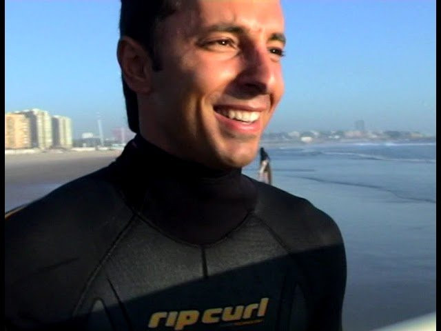 "Sol, Sal e Ondas" é o documentário que acompanha os anos de aventuras da Califórnia da Europa Surf Team (CEST) entre 2004 e 2009.